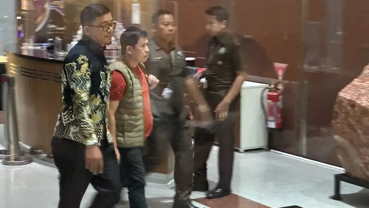 Staf Ahli Gubernur Riau Abdul Wahid Serahkan Diri ke KPK Usai Operasi Tangkap Tangan Kader Partai Kebangkitan Bangsa (PKB) sekaligus orang kepercayaan Gubernur Riau Abdul Wahid, Tata Maulana (ked