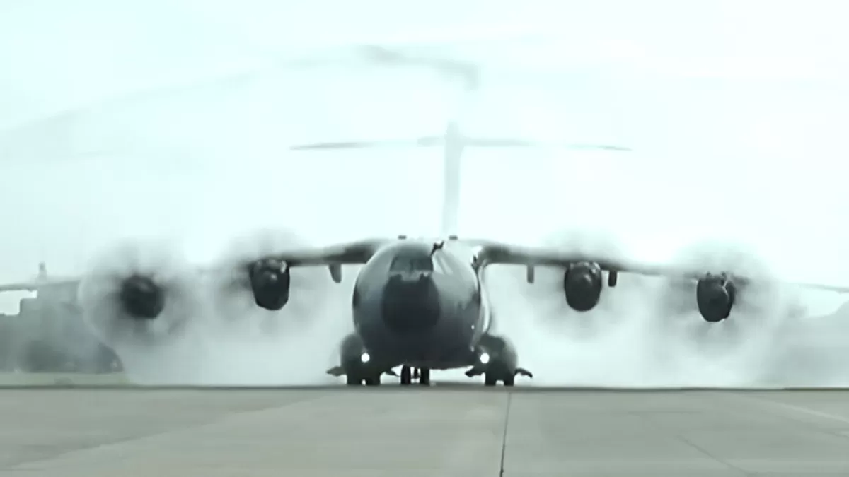 Penyambutan kedatangan pesawat angkut berat Airbus A400M pada Senin 3 November 2025.