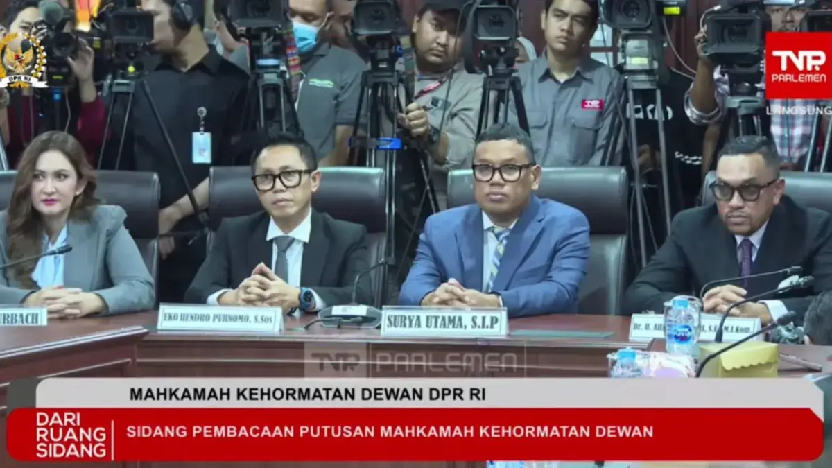 Ahmad Sahroni Cs ikuti sidang putusan etik di MKD (Foto: Tangkapan layar)