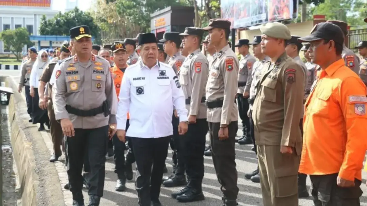Kapolda Irjen Viktor dan Gubernur Hidayat apel kesiapan tanggap darurat bencana alam. Gelar pasukan sebagai u