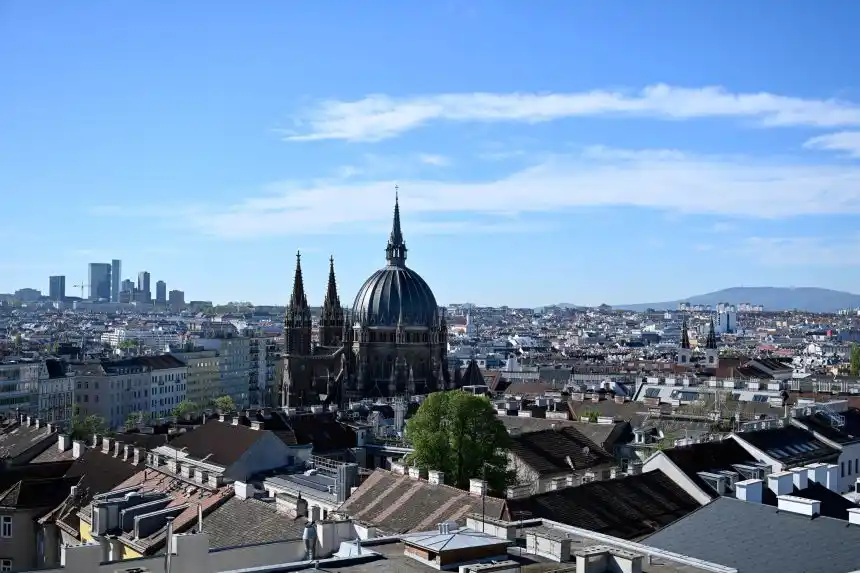 Pemandangan panorama Wina, Austria, pada 16 April 2025. (Elisabeth Mandl/Reuters)