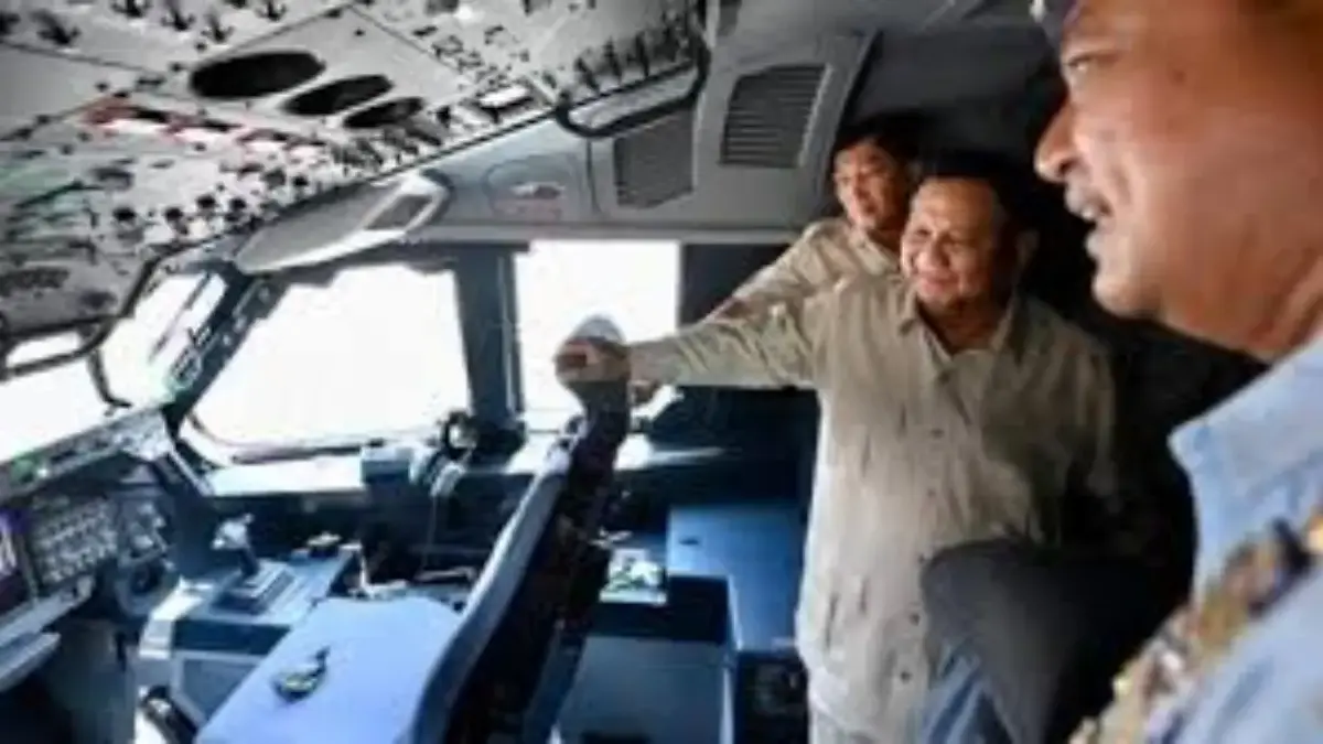 Perintah Prabowo Lengkapi Pesawat Airbus A400M dengan Perangkat Ambulans Udara hingga Airfilter Terbesar Presiden Prabowo Subianto meninjau pesawat Airbus A400M/MRTT Alpha 4001 di Pangkalan Udara Halim Perdanakusuma