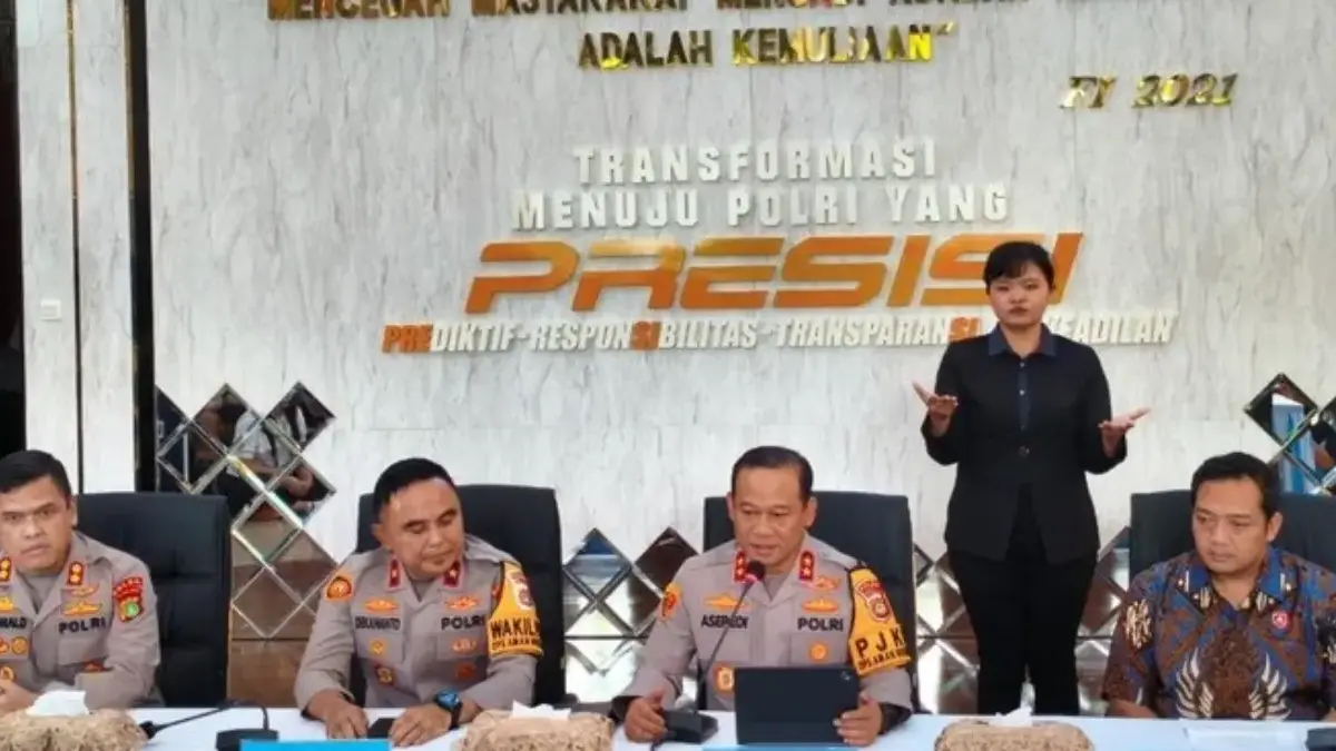 Kapolda Metro Jaya Irjenpol Asep Edi Suheri saat konferensi pers terkait kasus tudingan ijazah palsu Presiden