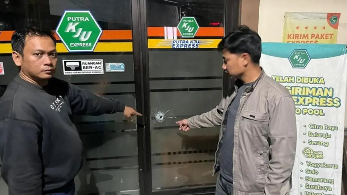Kantor jasa ekspedisi di Kabupaten Tangerang, Banten, ditembak orang tak dikenal (OTK). Polisi mengusut kasus