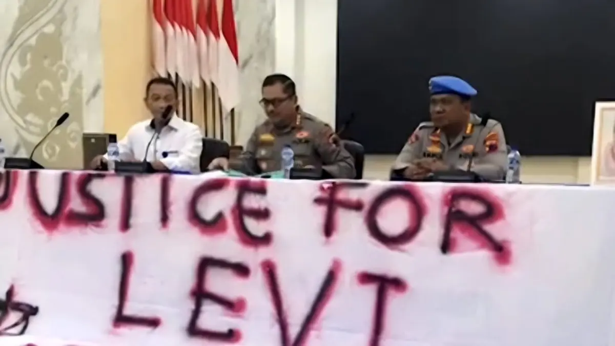 Petinggi Polda Jawa Tengah menjelaskan progres penyelidikan kematian dosen Untag kepada mahasiswa yang beraudi