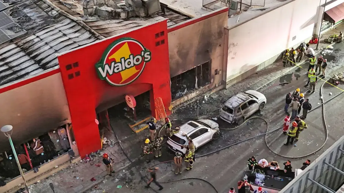Ledakan di Supermarket Waldo's Hermosillo, Sonora, Meksiko, tewaskan 23 orang. (