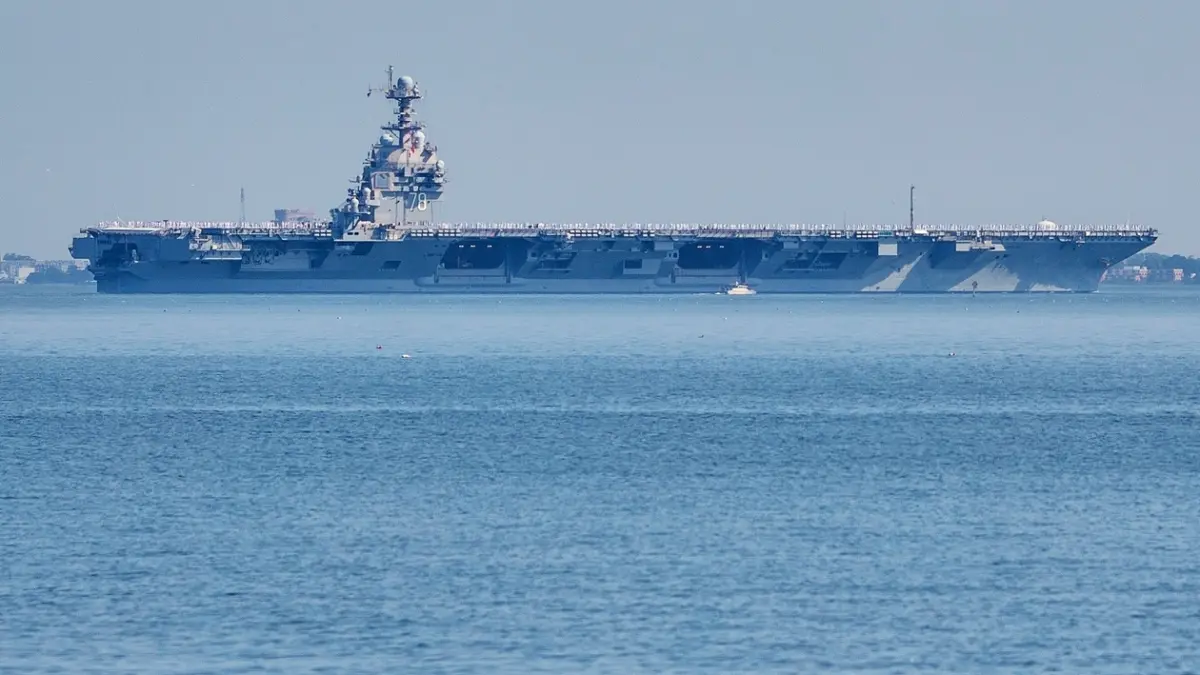 Kapal Induk USS Gerald R Ford meninggalkan Stasiun Angkatan Laut Norfolk, 23 Juni 2025, di Norfolk, Virginia.