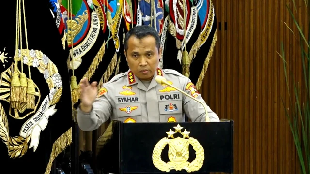 Kabareskrim Polri Komjen Pol Syahardiantono memberikan sambutan pada Rilis AKhir Tahun Polri 2025 di Mabes Pol