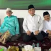 Dari kiri ke kanan: KH Miftahul Ahyar, Gus Yahya dan Gus Ipul usai pertemuan PBNU di Surabaya, Minggu (28/12/2