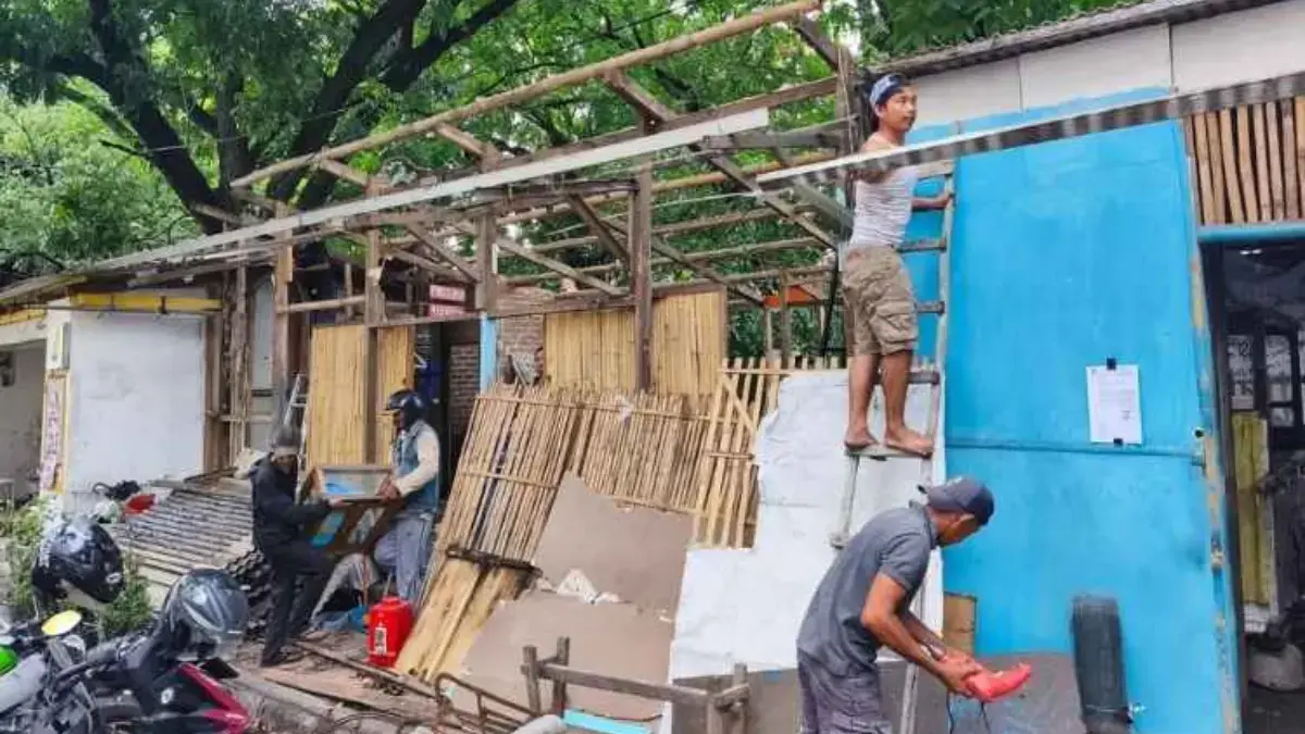 PKL di Kalibaru Selatan Cirebon Bongkar Lapak. (IST)