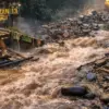 Kondisi Pancuran 13 Wisata Guci Tegal usai diterjang banjir bandang, kolam pemandian rusak parah dan tertutup
