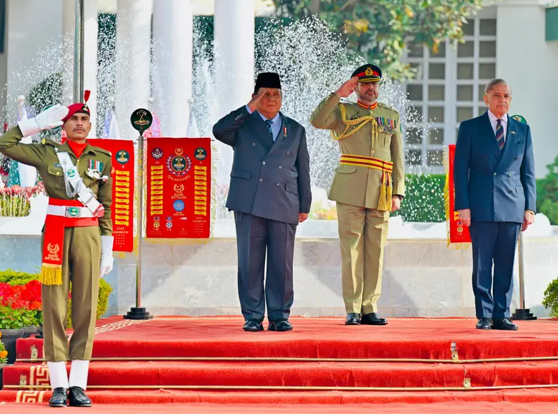 Presiden Prabowo Subianto dan Perdana Menteri Pakistan Shehbaz Sharif, Selasa (9/12/2025). (Dok. Foto: Laily R