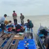 Tim SAR gabungan menangani kecelakaan kapal speed boat fiber tenggelam di perairan Pulau Parit, Kabupaten Kari
