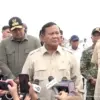 Prabowo menjelaskan, pemerintah secara aktif melakukan pengecekan langsung ke berbagai titik pengungsian, term