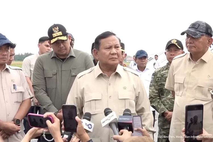 Prabowo menjelaskan, pemerintah secara aktif melakukan pengecekan langsung ke berbagai titik pengungsian, term