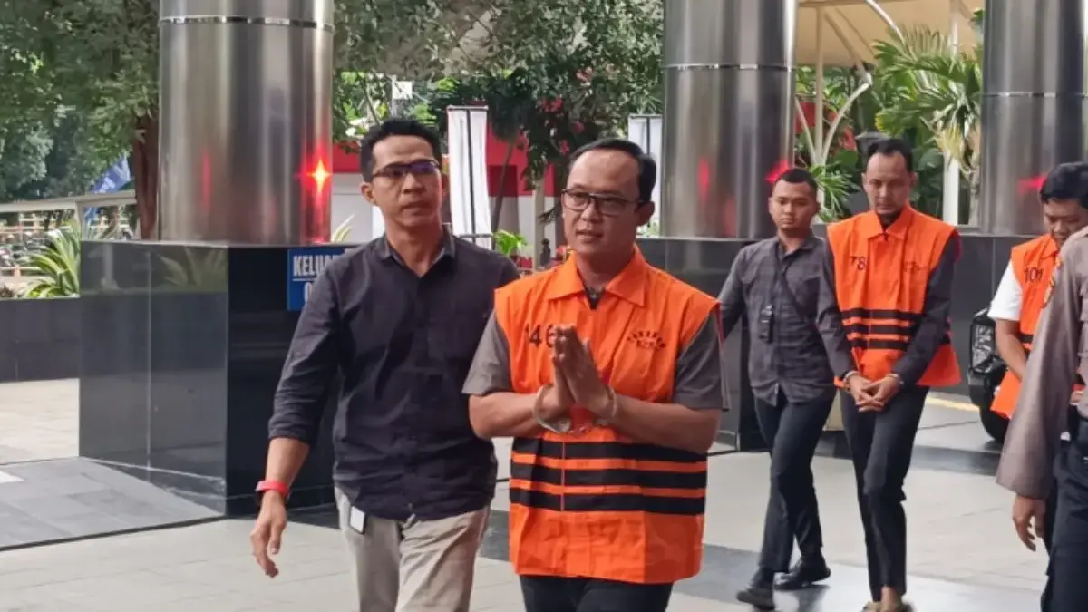 Bupati Lampung Tengah, Ardito Wijaya resmi pakai rompi oranye tahanan KPK. (Foto: RMOL/Jamaludin)