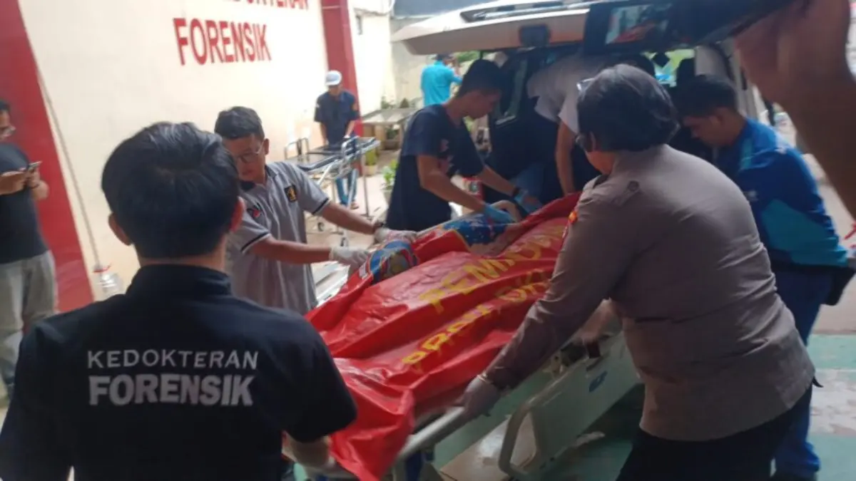 Puslabfor Ungkap Hasil Temuan Awal Usai Olah TKP: Akses Masuk dan Keluar Gedung Hanya Ada 1 Pintu Korban kebakaran di gedung PT Terra Drone, Kemayoran, Jakarta Pusat dibawa ke Rumah Sakit Polri Kramat Jati, J