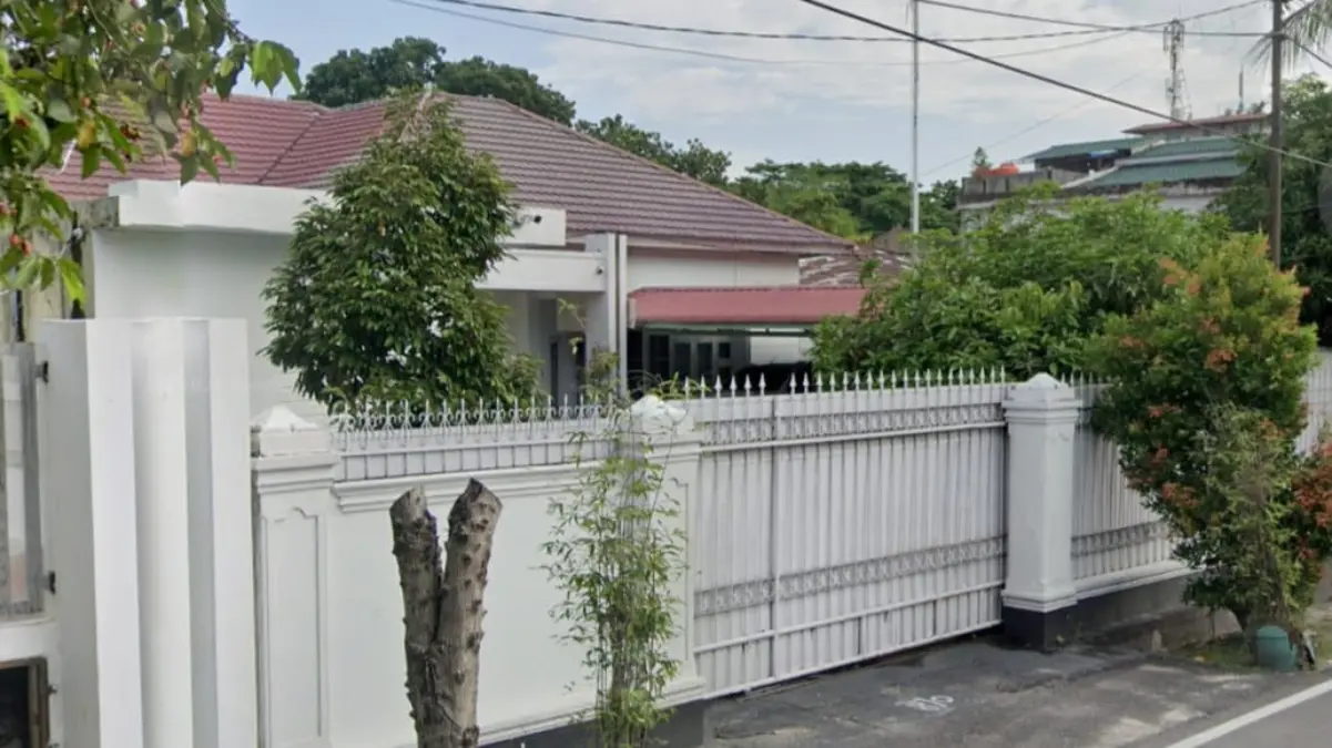 KPK Geledah Rumah Dinas Plt Gubernur Riau Sita Dokumen dan Uang Tunai rumah dinas Pelaksana Tugas (Plt) Gubernur Riau, SF Hariyanto, yang berada di Jalan Sisingamangaraja, Kota Pek