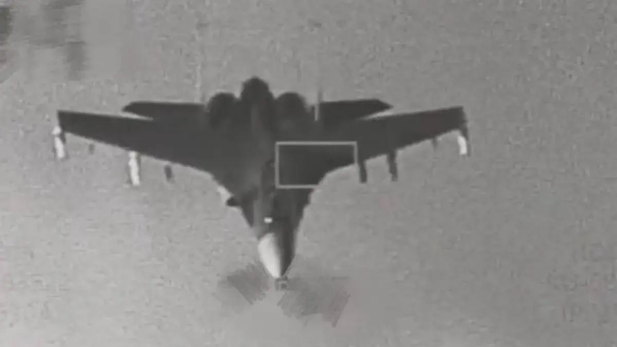 Kementerian Pertahanan Nasional Taiwan merilis jet tempur F-16V Block 20 mengunci pergerakan J-16 China.