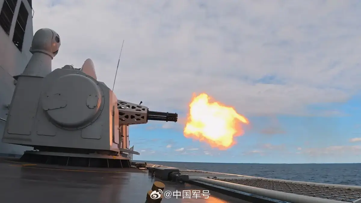 Kapal perang China melakukan latihan tembak langsung di timur Taiwan. (Foto: People's Daily China)