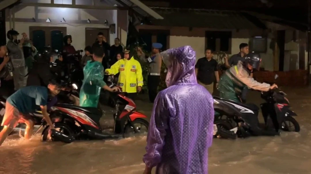 Banjir rendam jalur Pantura Kabupaten Cirebon