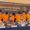 Enam anggota Polri jadi tersangka pengeryokan dua matel hingga tewas di Kalibata.