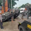 Satu unit mobil jenis Toyota Rush mengalami kecelakaan tunggal hingga terbalik, peristiwa tersebut terjadi di