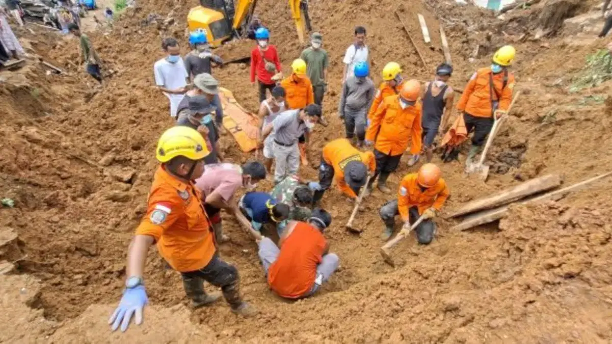 Operasi pencarian banjir bandang dan tanah longsor di Kampung Duren, Desa Batu Godang, Kecamatan Angkola Sangk