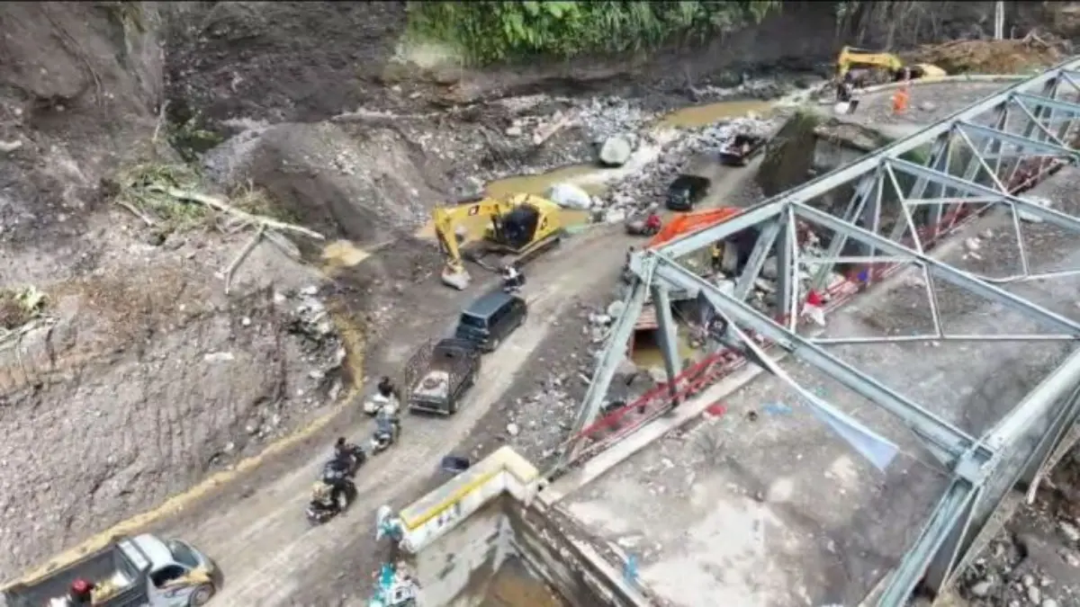 Jembatan Tenge Besi di Desa Gemasih, Kecamatan Pintu Rime, Kabupaten Bener Meriah, kembali bisa dilintasi. (Fo