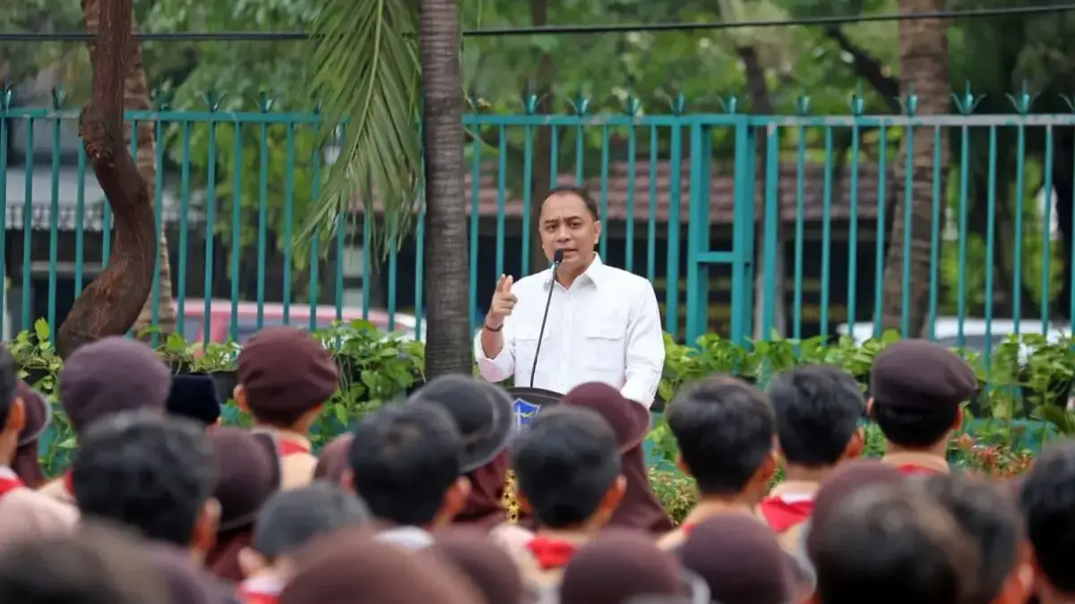 Wali Kota Surabaya Eri Cahyadi di salah satu kegiatan yang melibatkan siswa di lingkungan Pemerintah Kota Sura