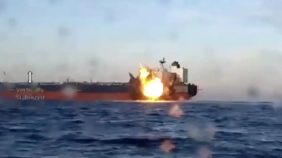 Serangan ke kapal tanker di Laut Hitam (Tangkapan Layar Video Reuters/SECURITY SERVICE OF UKRAINE) Serangan ke