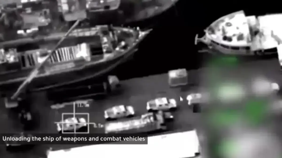 Pasukan koalisi pimpinan Arab Saudi menggempur Pelabuhan Al Mukalla, Hadhramaut, Yaman, menargetkan senjata da