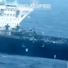 Tangkapan layar dari sebuah video yang menunjukkan kapal tanker minyak kedua disita oleh AS di lepas pantai Ve