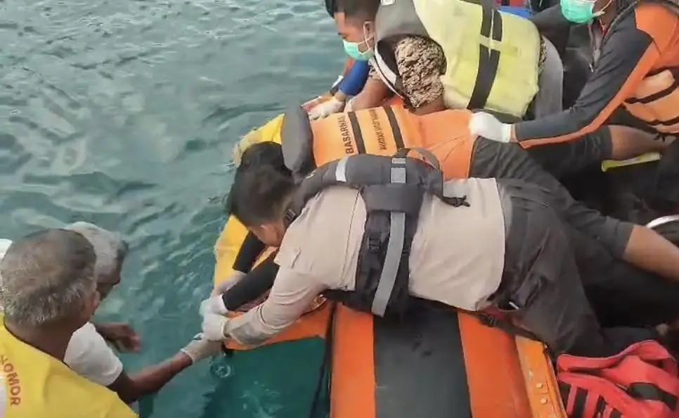 Temuan jenazah perempuan saat pencarian keluarga pelatih Valencia yang tenggelam di perairan Pulau Komodo, Lab