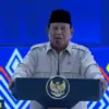 Presiden Prabowo Subianto memberikan arahan saat acara tinjau langsung Sekolah Rakyat, Banjarbaru, Kalimantan