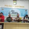Anggota TNI dan Polri yang sempat mengamankan penjual es kue jadul di Utan Panjang, Kemayoran, mengakui kesala