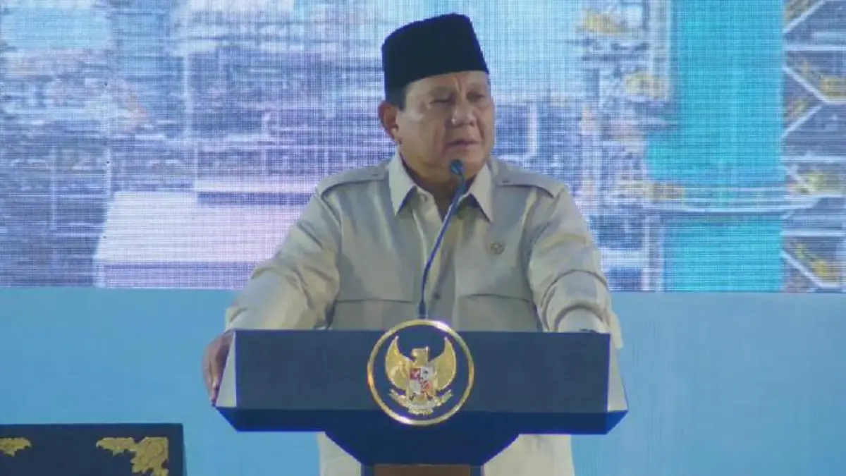Prabowo Sindir Direksi BUMN Tak Tahu Malu: Sudah Rugi, Minta Tantiem Presiden Prabowo Subianto meresmikan proyek Refinery Development Master Plan atau RDMP Pertamina, di Balikpapa