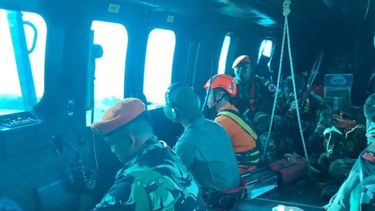 Tim evakuasi gabungan terbang menuju titik koordinat terakhir pesawat hilang kontak di Maros, Sulsel, Sabtu,(1