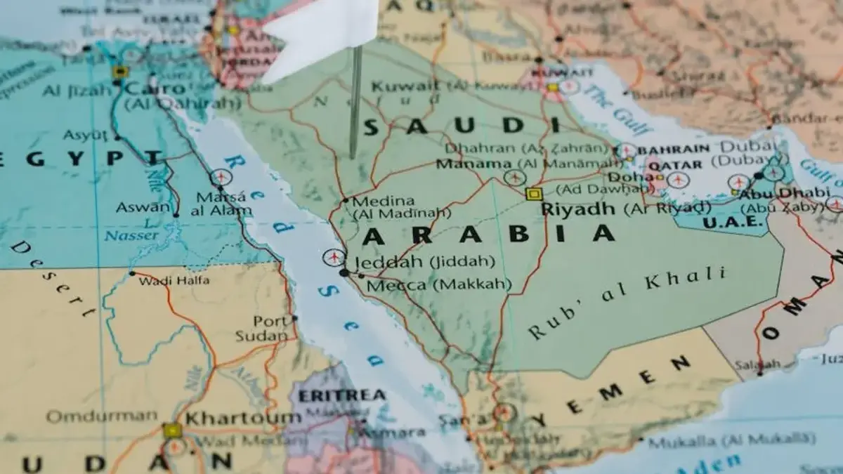 Terungkap Gesekan Arab Saudi-Uni Emirat Arab di Provinsi Hadramout dan Al Mahrah Yaman Peta kawasan Timur Tengah terlihat jelas perbatasan Arab Saudi dengan Yaman. (Lara Jameson-Pexels)