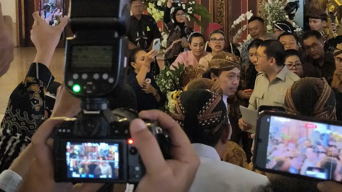 Acara penyerahan Surat Keputusan (SK) penunjukkan KGPH Tedjowulan sebagai pelaksana pelestarian, pengembangan,