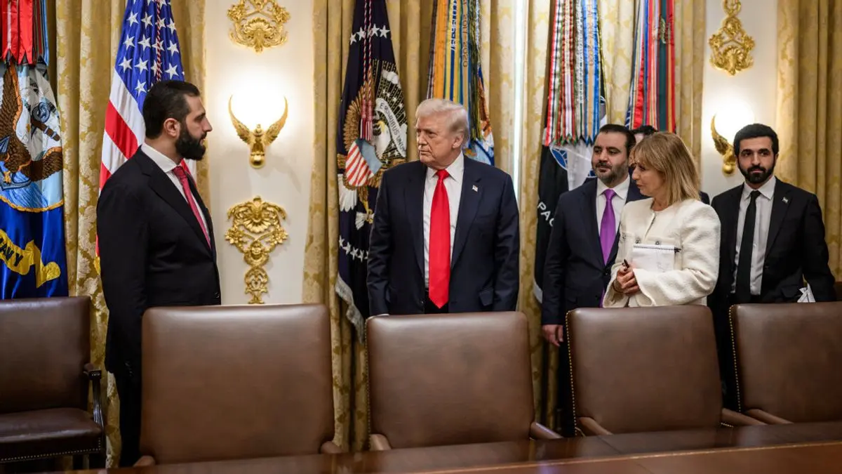 Presiden AS Donald Trump bersama Presiden Suriah Ahmed al Sharaa /FOTO White House via Wikimedia Commons