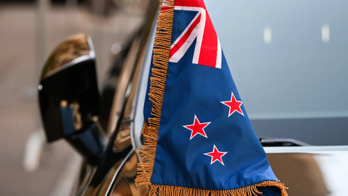 Kemlu Selandia Baru juga mengimbau warganya di Teheran agar segera meninggalkan Iran dan bagi yang berencana d