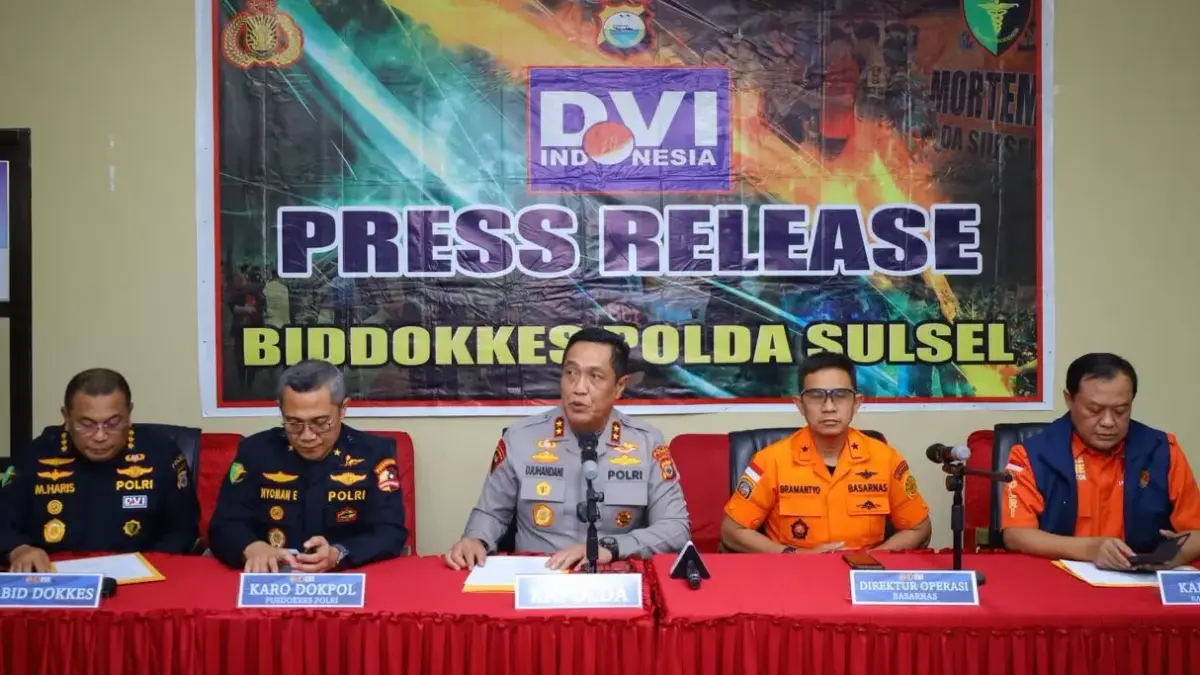 Kapolda Irjen Pol. Djuhandhani Rahardjo Puro, S.H., dan Biddokkes Polda Sulawesi Selatan menggelar konferensi