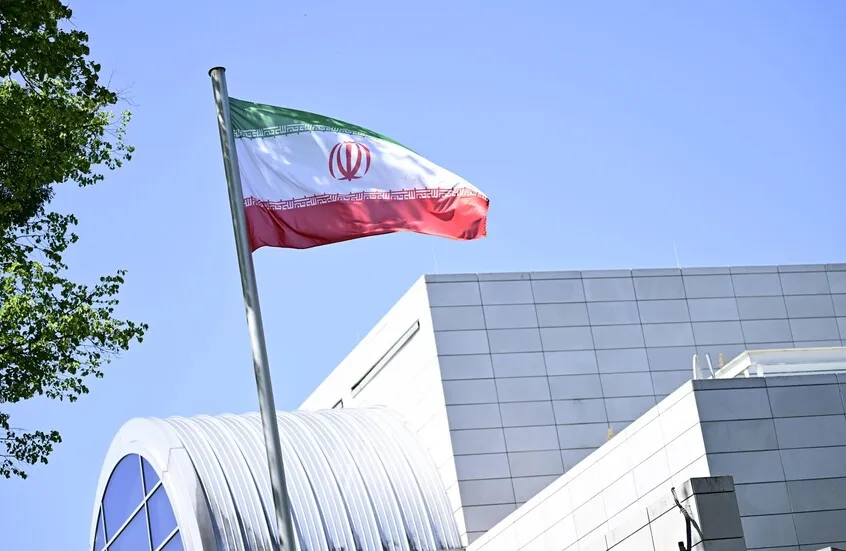 Peru Resmi Putus Hubungan Diplomatik dengan Iran Imbas Eskalasi Konflik dan Gangguan Selat Hormuz Bendera Iran