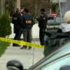 FBI dan polisi di lokasi penembakan yang melibatkan agen federal di Portland Tenggara. (KATU)