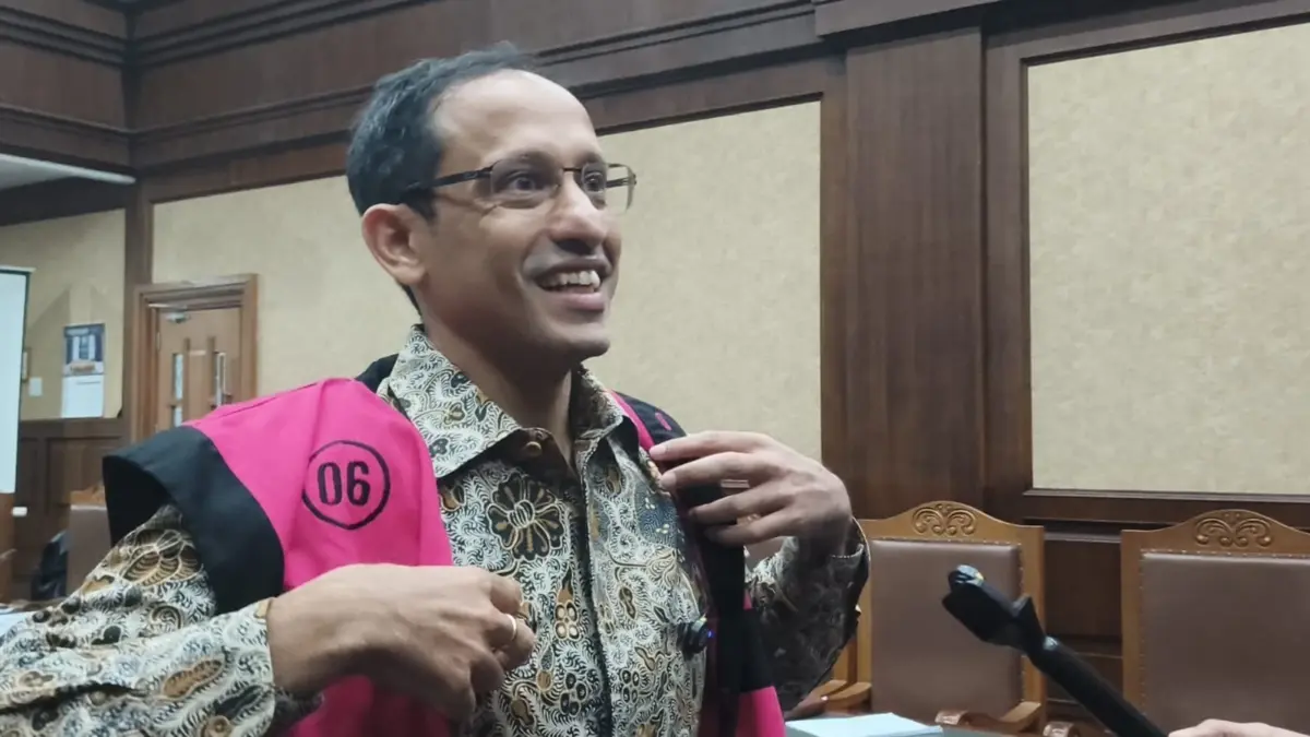 Mantan Direktur Pembinaan SMA 2015-2021 Akui Terima 7 Ribu Dolar AS Saat Proses Pengadaan Laptop Chromebook Nadiem Makarim menanggapi jalannya persidangan pembuktian saksi, di Pengadilan Tipikor PN Jakarta Pusat, Senin