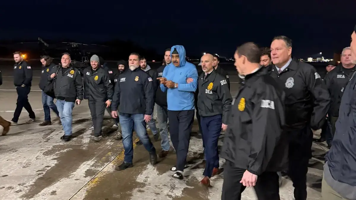 Apa Pemicu Venezuela Diserang dan Presiden Nicolas Maduro Ditangkap Amerika Serikat? Tampak tangan Presiden Venezuela Nicolas Maduro diborgol dan dikawal ketat agen DEA