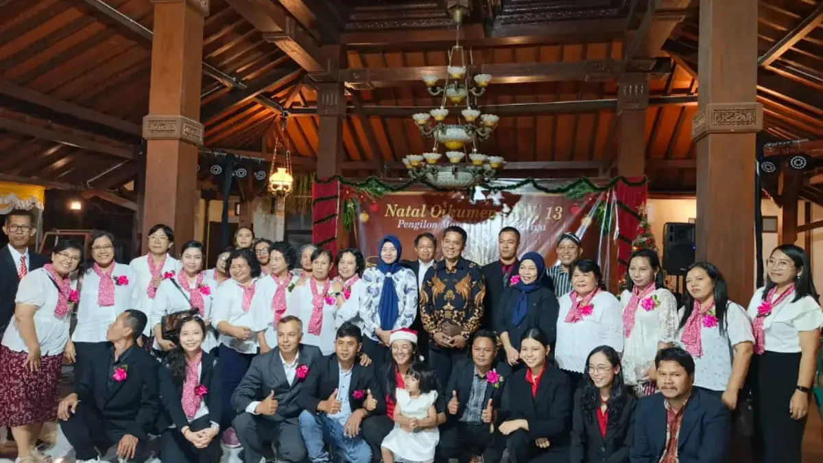 Ibadah Natal ini juga dihadiri oleh Camat Sidomukti Agus Wibowo, S.H., M.H., Lurah Mangunsari Berlian Agustina