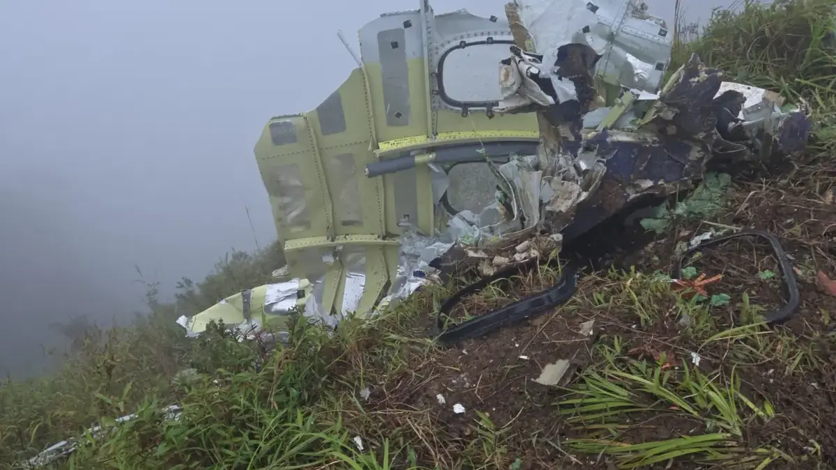 Tim SAR menemukan badan dan ekor pesawat di utara puncak Gunung Bulusaraung, area perbatasan Maros-Pangkep, Su