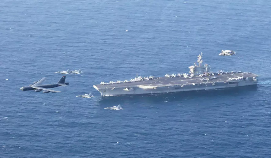 Laporan The New York Times: Kapal Induk USS Abraham Lincoln Siap Lakukan Operasi Lawan Iran Kapal induk USS Abraham Lincoln dan Angkatan Udara B-52H Stratofortress, melakukan latihan bersama di AS. Wil